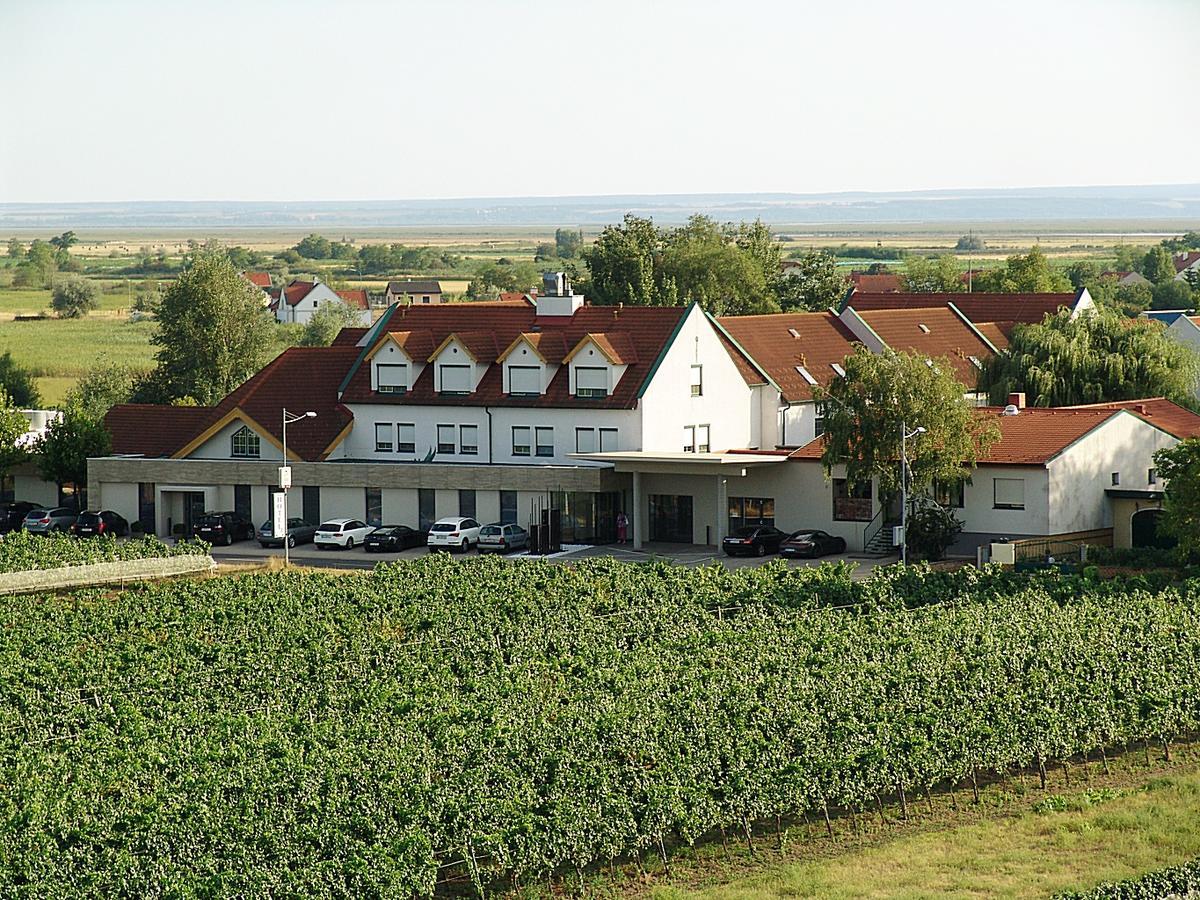 Hotel Nationalpark Illmitz Exteriör bild